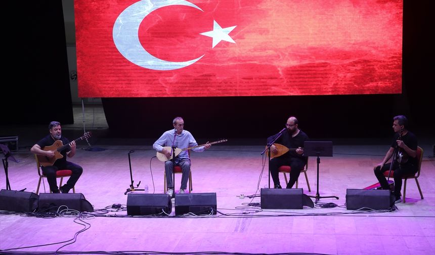 Sanatçı Cengiz Özkan, Hatay'daki konserini şehitler nedeniyle yarıda kesti