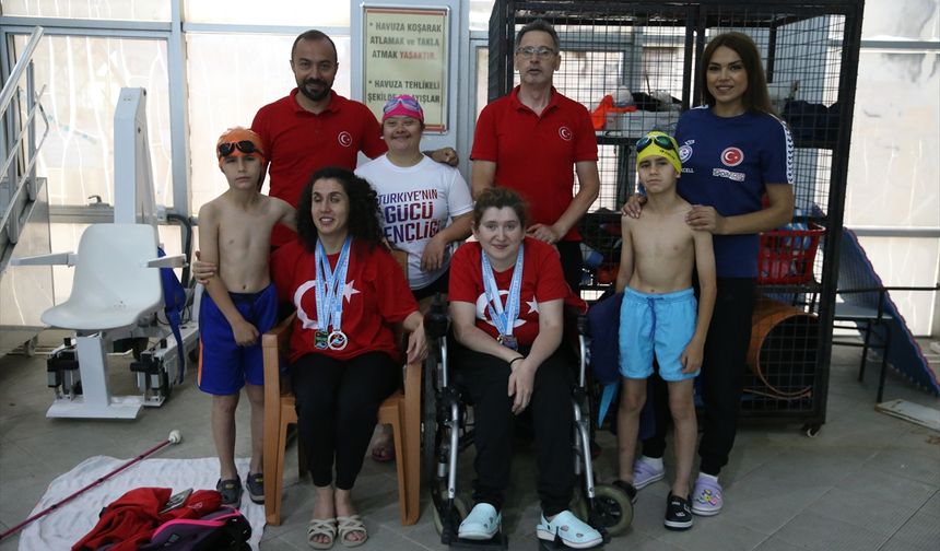 Sporla hayata tutunan engelli yüzücüler başarıya kulaç atıyor
