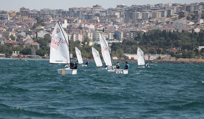 Tekirdağ'da 'Demokrasi ve Milli Birlik Yelken Yarışları' başladı