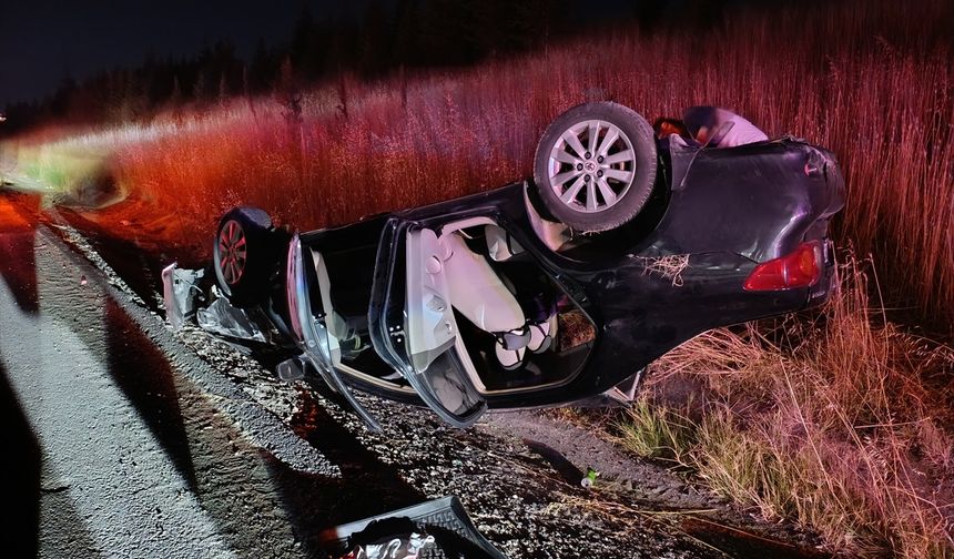 Tekirdağ'da devrilen otomobildeki 3 kişi yaralandı