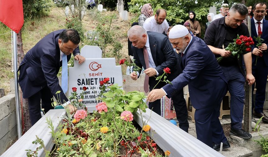 Trabzon ve çevre illerde 15 Temmuz şehitleri mezarları başında anıldı
