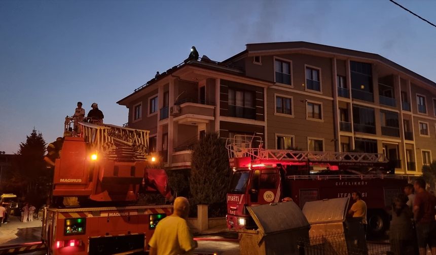 Yalova'da yangın çıkan binanın balkonundan atlayan kişi yaralandı