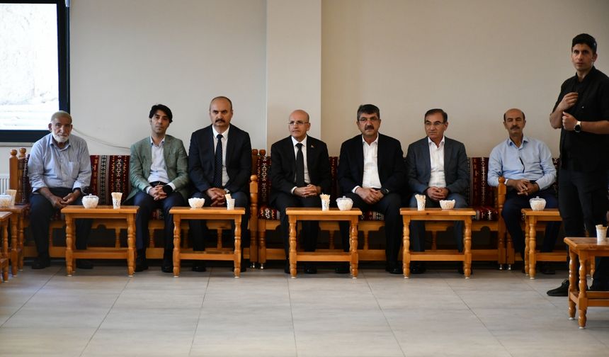 Ağabeyi vefat eden Hazine ve Maliye Bakanı Şimşek, Batman'da taziyeleri kabul etti