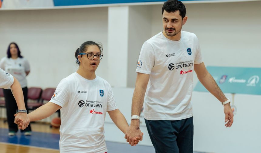 Anadolu Efes Spor Kulübü Antalya'da özel sporculara basketbol eğitimi verdi