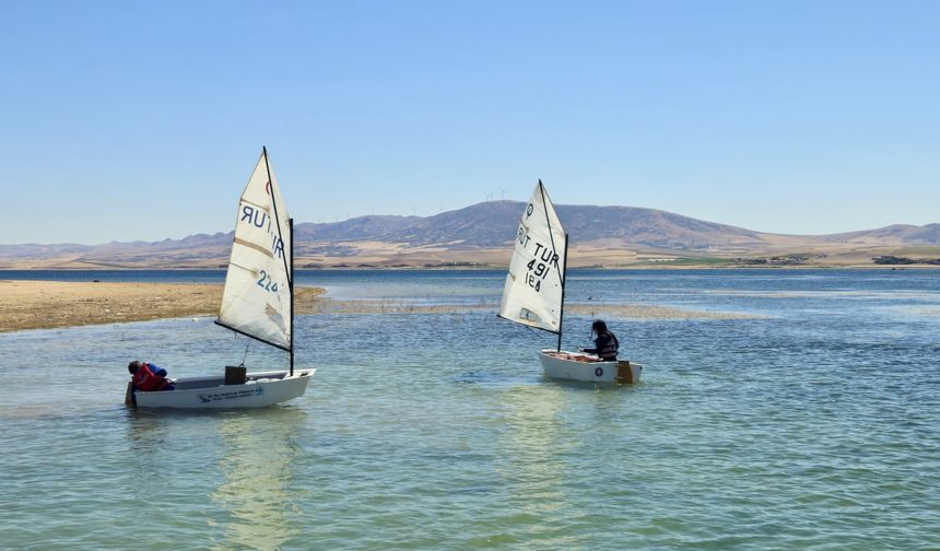 Anadolu Yelken Ligi Optimist Yarışları, Hirfanlı'da devam ediyor