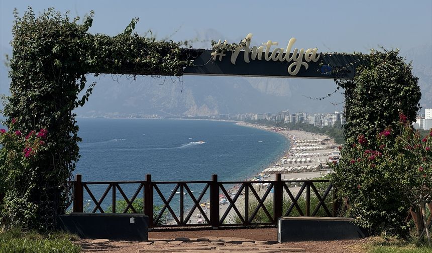 Antalya'da yüksek nem ve sıcak bunalttı