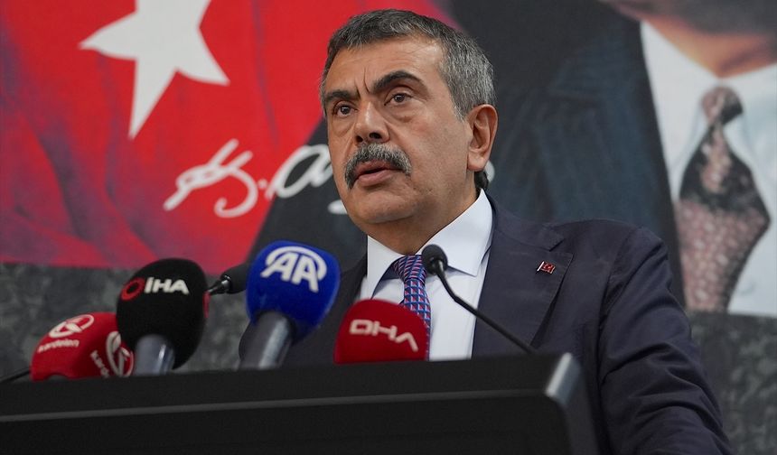 Bakan Tekin: "1637 farklı başlıkta yaklaşık 200 milyon adet ders kitabı  öğrencilerimizin masasında olacak"
