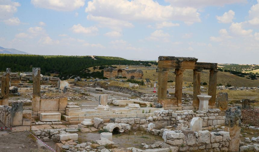 Blaundos Antik Kenti'nde fırın, zeytin ve metal işlikleri gün yüzüne çıkarılıyor