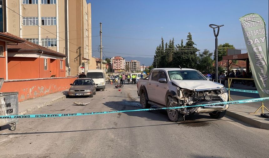 Burdur'da pikapla motosikletin çarpıştığı kazada 1 kişi öldü, 1 kişi yaralandı