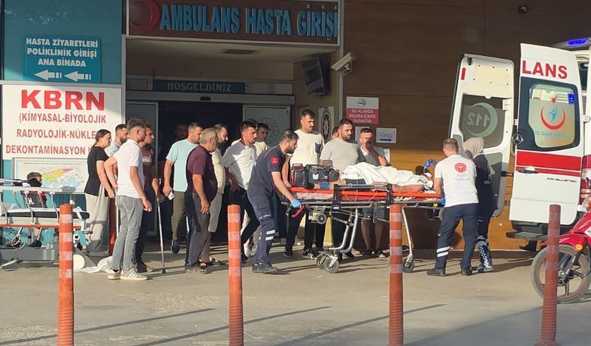 Bursa'da motosiklet ile kamyonun çarpıştığı kazada 2 kişi ağır yaralandı