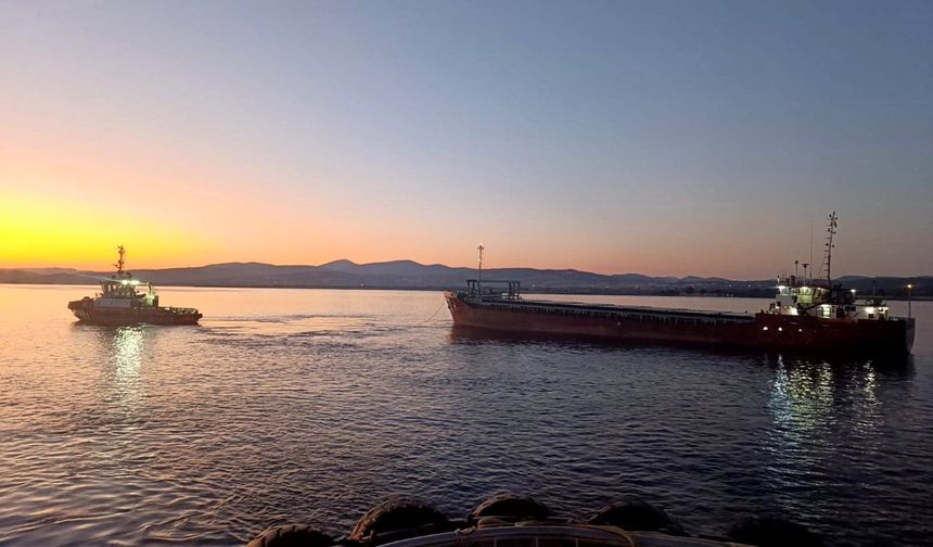Çanakkale Boğazı'nda makine arızası yapan gemi kurtarıldı