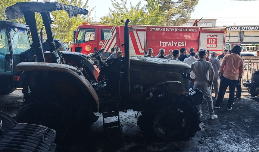 Diyarbakır'da çıkan yangında 3 iş yeri ve çok sayıda traktör zarar gördü