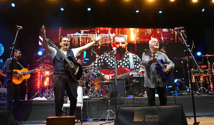 Gipsy Kings by Andre Reyes, Didim'de müzikseverlerle buluştu