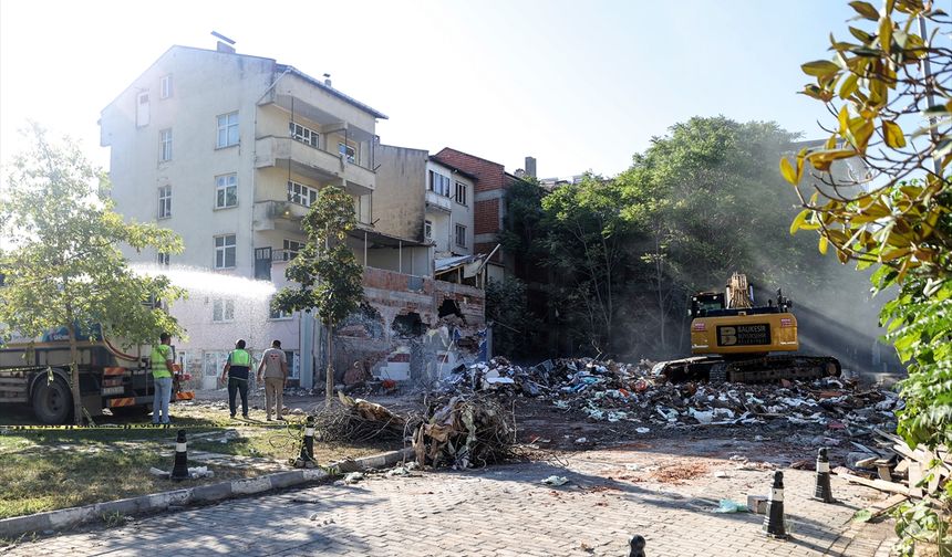 GÜNCELLEME - Balıkesir'deki depremde yıkılan binanın enkazı kaldırıldı