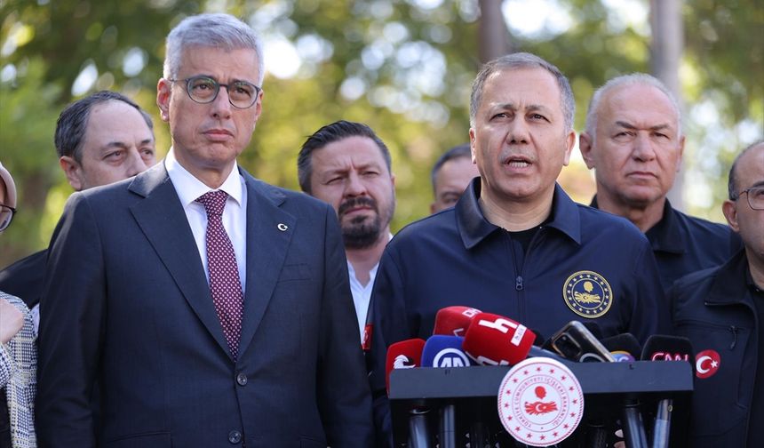 İçişleri Bakanı Yerlikaya, 6,1 büyüklüğünde depremin yaşandığı Sındırgı'da konuştu: