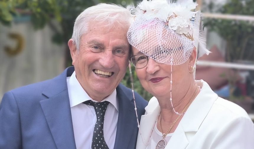 Isparta'da emekli öğretmen çift 50 yıl sonra nikah tazeledi