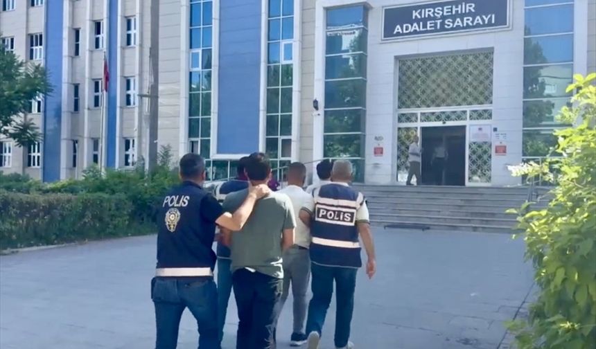Kırşehir'de emekli kadını dolandıran 3 zanlı tutuklandı