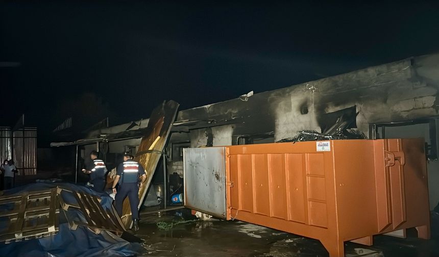 Kocaeli'de mermerit tezgah atölyesinde çıkan yangın söndürüldü