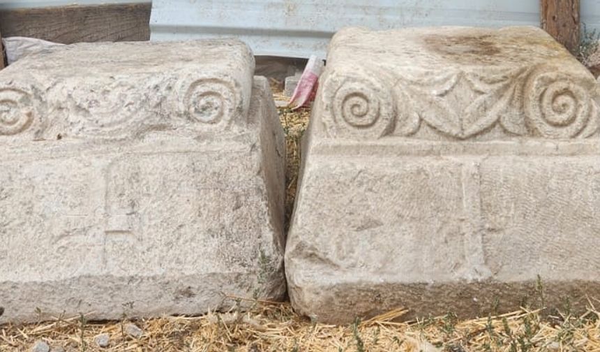 Kütahya'da Bizans dönemine ait olduğu değerlendirilen 4 mermer sütun başlığı ele geçirildi