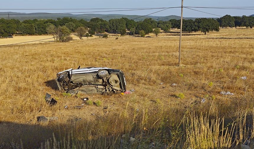 Kütahya'da tarlaya devrilen otomobildeki 1 kişi öldü, 5 kişi yaralandı