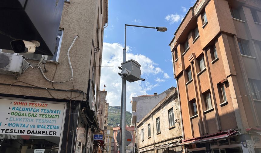 Ordu'da dolmuşun çarptığı sepetli vinçten düşen işçi yaralandı