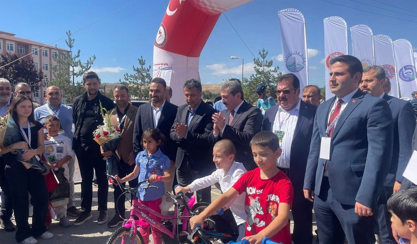Samsun'da 3. Uluslararası Kurtuluş Yolu Bisiklet Turu devam ediyor