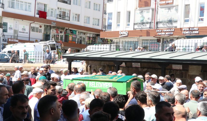 Yozgat'ta trafik kazasında hayatını kaybeden hemşire toprağa verildi