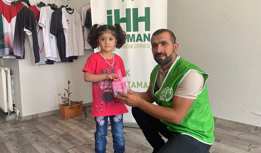 Batman'da 4 yaşındaki çocuk kumbarasında biriktirdiği harçlığı Gazze'ye bağışladı