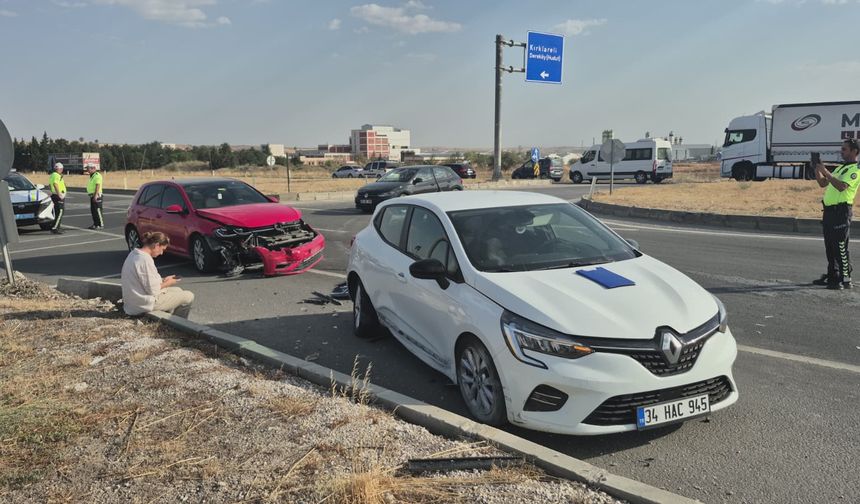 Edirne'de 2 otomobilin çarpıştığı kazada 1 kişi yaralandı