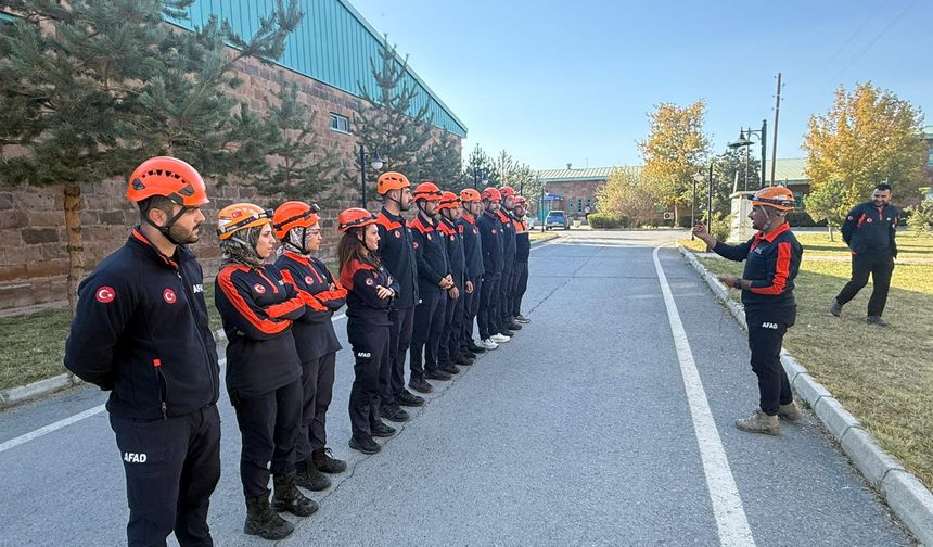 Göreve yeni başlayan 40 AFAD teknikeri Van'da eğitim görüyor