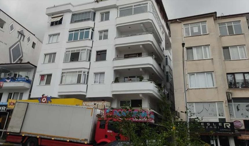 GÜNCELLEME - 'Güllü' adıyla tanınan şarkıcı Gül Tut, Yalova'daki evinin balkonundan düşerek hayatını kaybetti