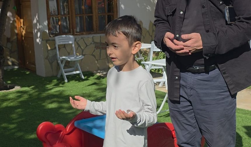 Gürcistan'da Uluslararası Demokratlar Birliği anaokulu öğrencileri için 'Hayır Çarşısı' kurdu