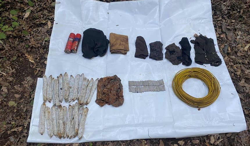 Hatay'da mağarada PKK/KCK'lı teröristlere ait patlayıcı ve yaşam malzemeleri ele geçirildi