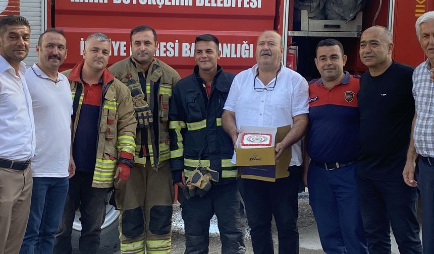 Hatay'da muhtarlardan yangın ihbarına giden itfaiye ekiplerine sürpriz kutlama