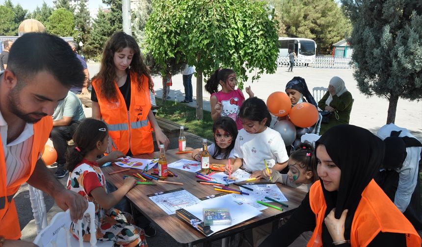 LÖSEV'in 'İyilik Tırı' Mardin'e geldi