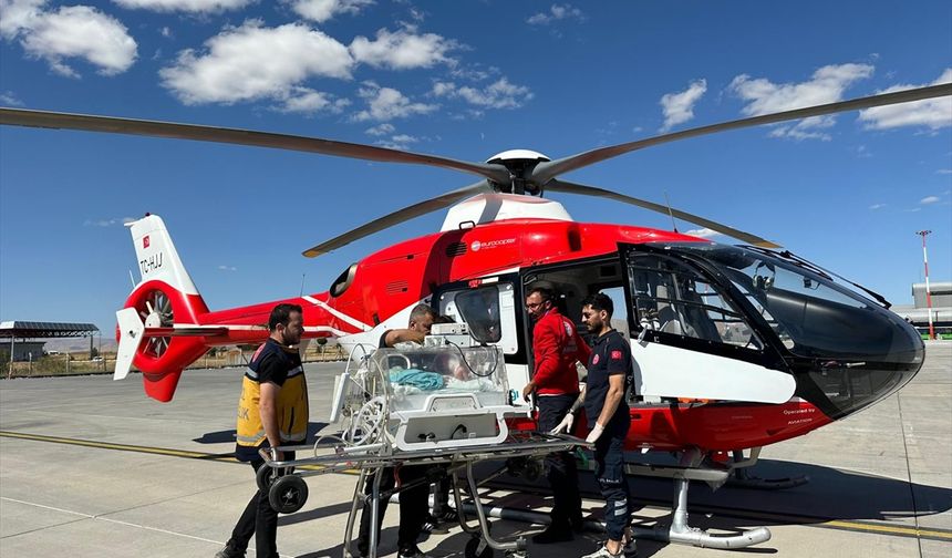Muş'ta hasta bebek ambulans helikopterle Van'a sevk edildi