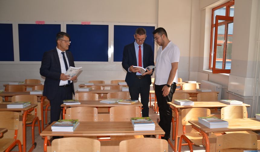 Muş'ta ücretsiz ders kitapları okul sıralarındaki yerini aldı
