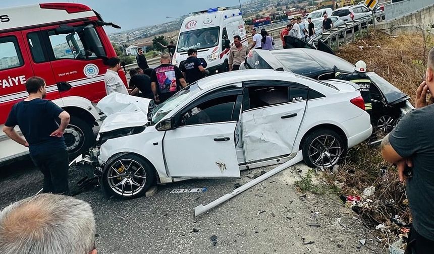 Tekirdağ'da iki otomobilin çarpıştığı kazada 3 kişi yaralandı
