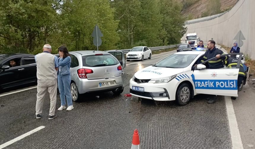 Tokat'ta meydana gelen iki trafik kazasında 2'si polis 8 kişi yaralandı