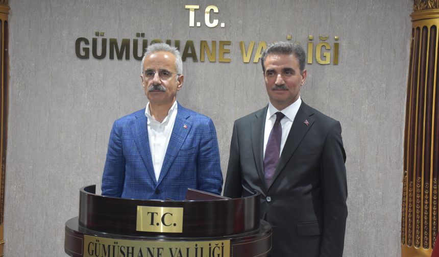 Ulaştırma ve Altyapı Bakanı Uraloğlu Gümüşhane'de ziyaretlerde bulundu