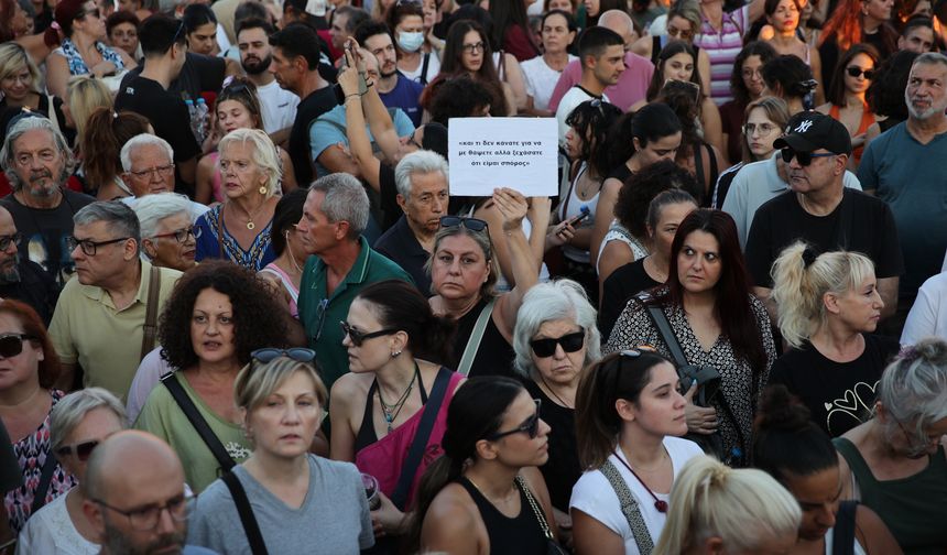 Yunanistan'da Tembi tren kazası anmasında polisle göstericiler arasında arbede