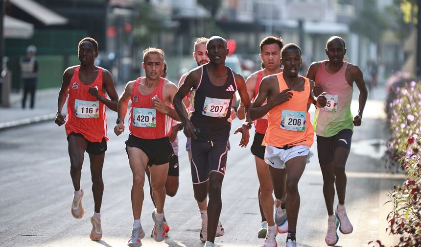 17. Uluslararası Tarsus Yarı Maratonu'na Türk sporcular damga vurdu