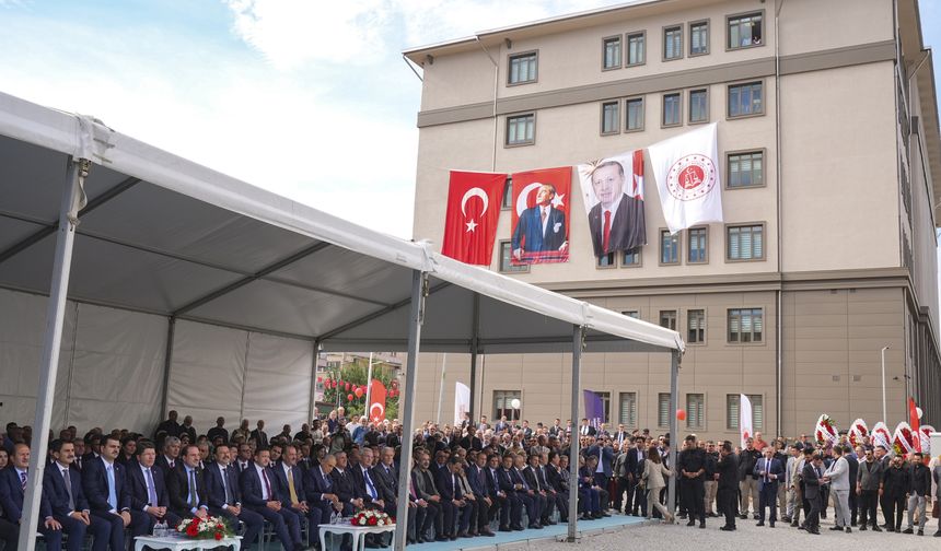 Adalet Bakanı Tunç, İzmir'de açılış ve temel atma töreninde konuştu: