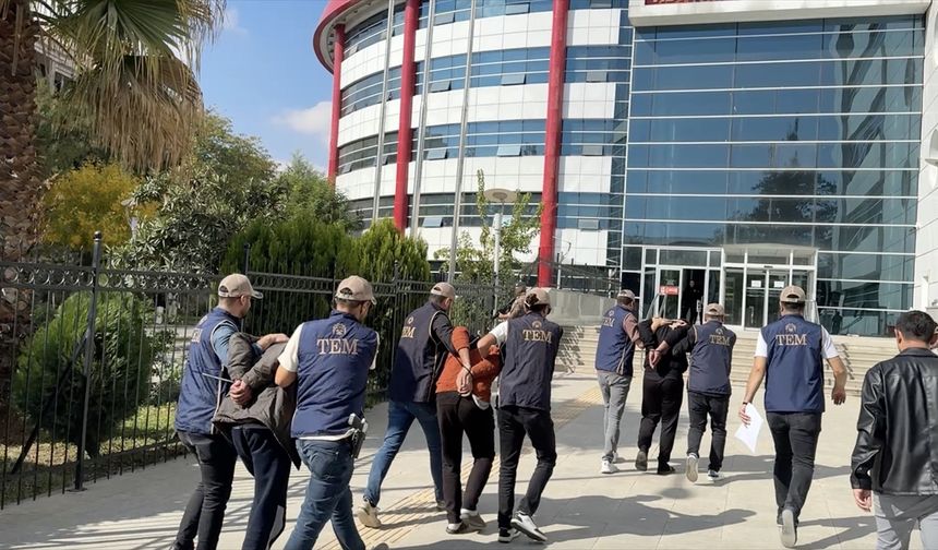Adıyaman'da terör örgütü DEAŞ operasyonunda yakalanan 5 zanlı tutuklandı