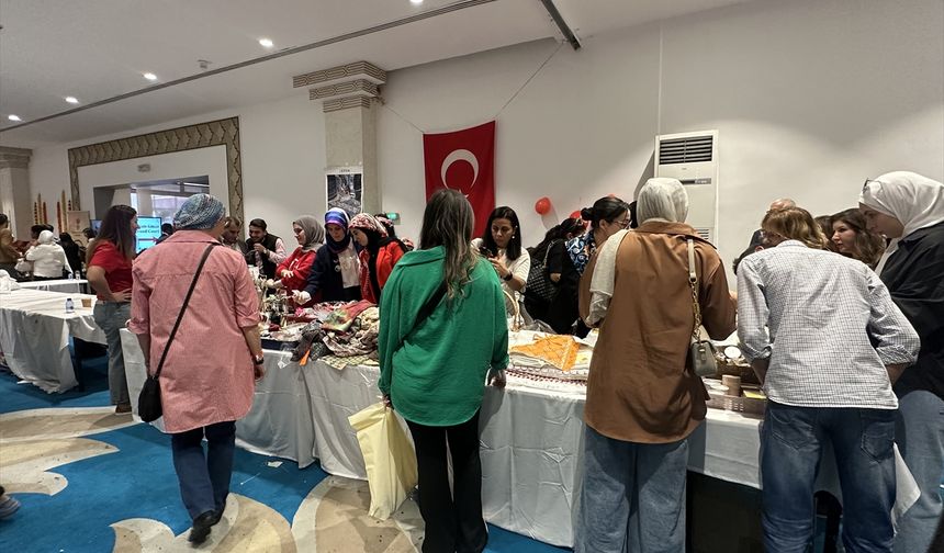 Amman'da yetimler yararına düzenlenen kermeste Türk stantlarına yoğun ilgi