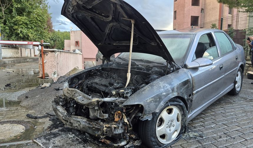 Aydın'da seyir halindeyken yanan otomobil kullanılamaz hale geldi