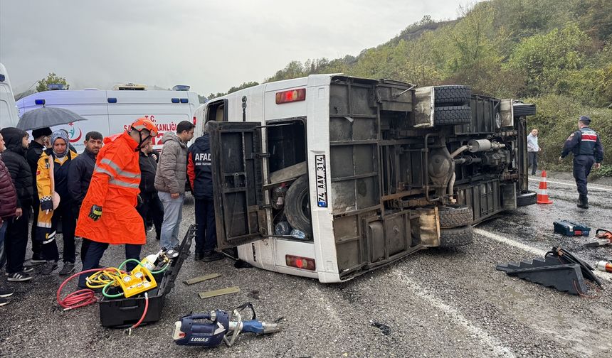 Bartın'da devrilen işçi servisinde 1 kişi öldü, 19 kişi yaralandı