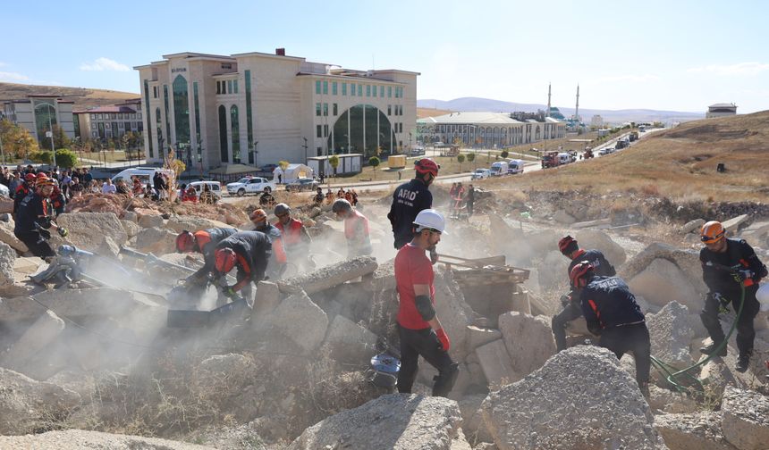 Bayburt'ta deprem tatbikatı yapıldı
