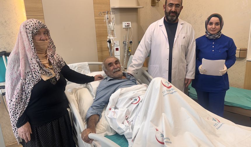 Bidondakinin benzin olduğunu ateşle anlamaya çalışınca az daha bacağından olacaktı