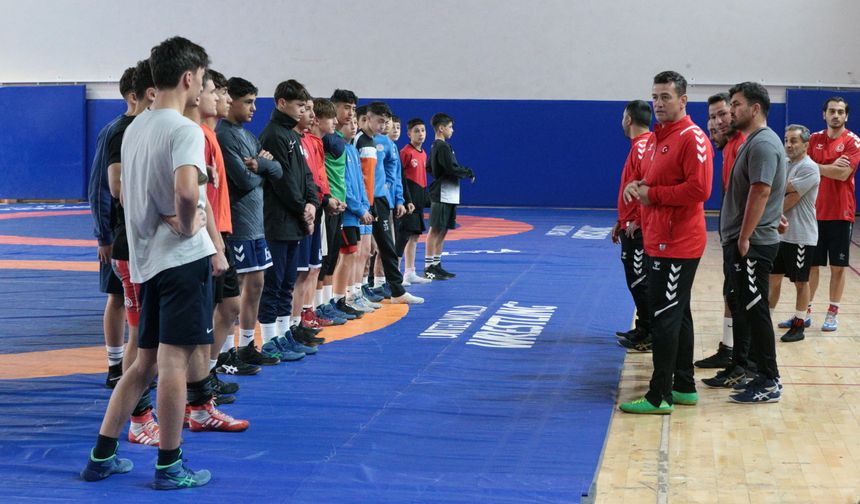Bolu'da güç depolayan genç grekoromen güreşçiler, Balkan Şampiyonası'na hazır